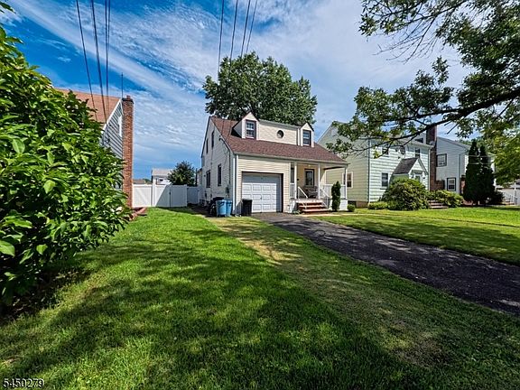 2nd image of 621 Palisade Rd