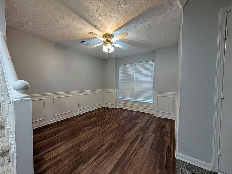 3004 Dogwood Ln — Photo 6