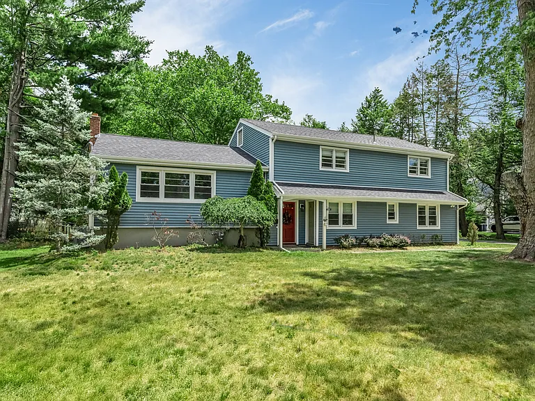 831 Prospect St — Photo 35