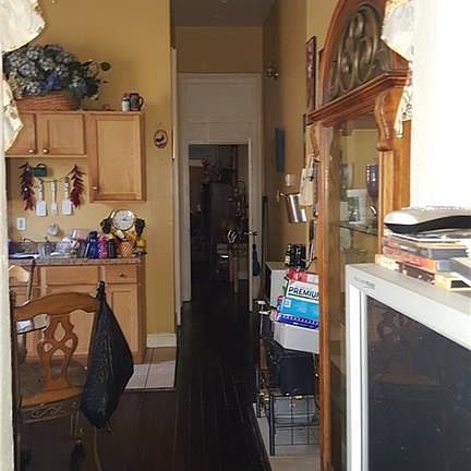 4th image of 1323-25 S Saratoga St