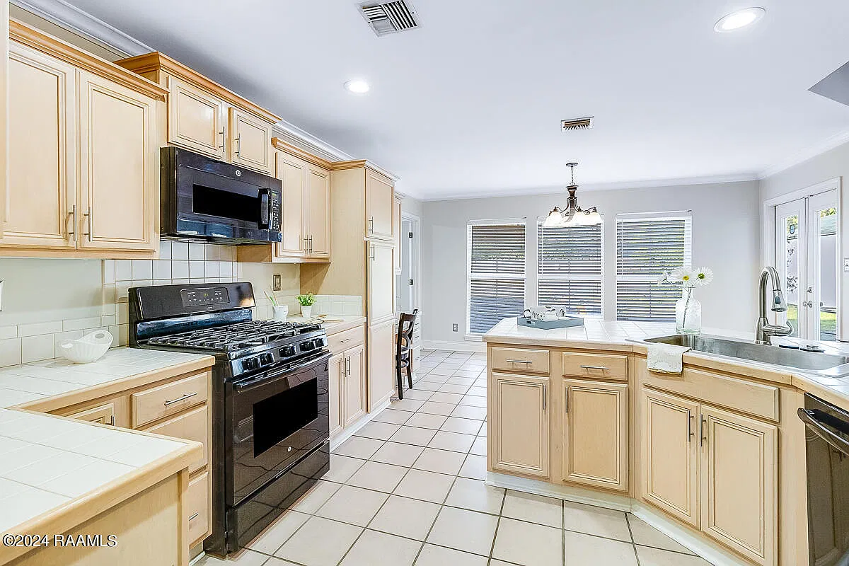 3 bed, 1619 sqft, $2,000 — Photo 4