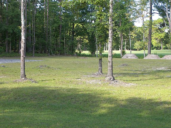 3rd image of 141 Country Club Dr W