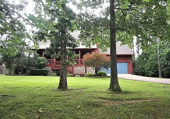3 Leafield Ln