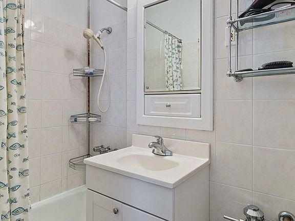 5th image of 112 W 72nd St #7E1