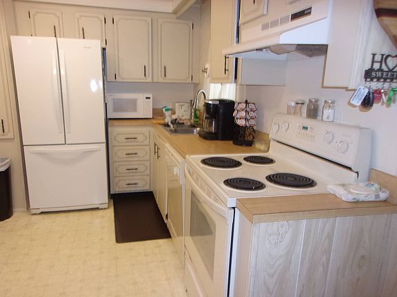 3rd image of 291 Windsor Dr #291