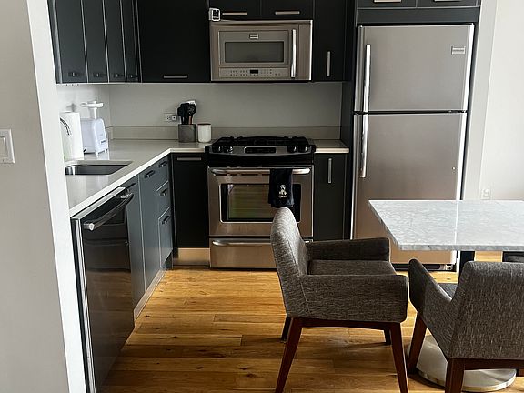 5th image of 4550 Pearson St APT 5Q