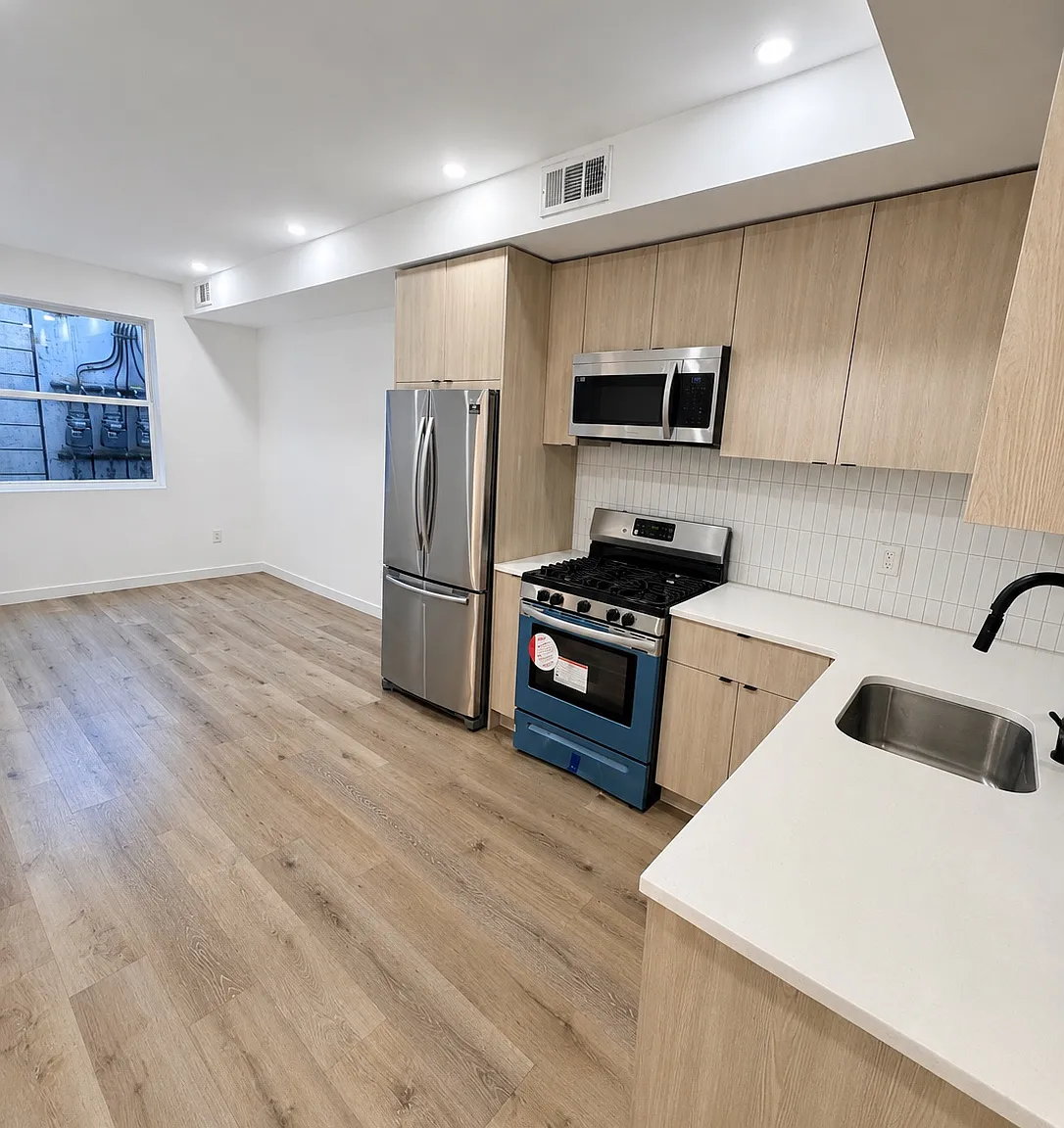 2 bed, 650 sqft, $1,750 — Photo 1