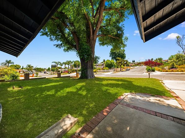 3942 Willow Ln