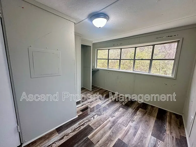 1931 Wilkes Ave — Photo 3
