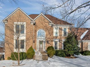 514 Woodlake Dr, Louisville, KY 40245