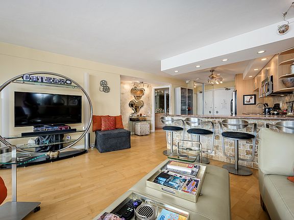 5th image of 300 N State St APT 4709