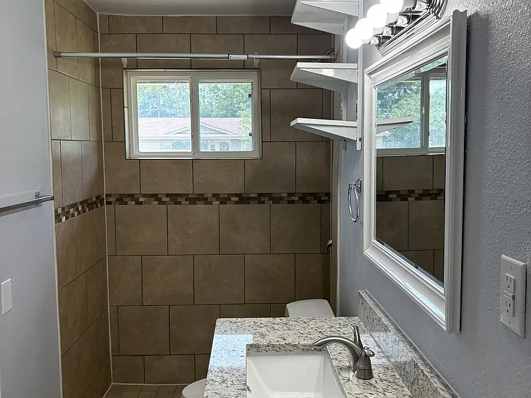 729 Cranbrook Ln — Photo 5