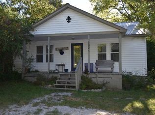 214 Spring St, Linden, TN 37096