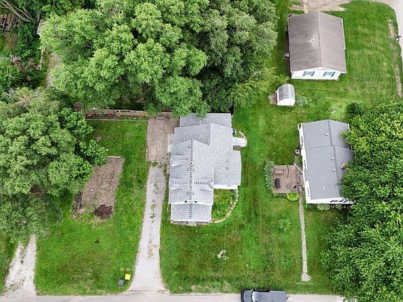 3rd image of 110 W Benton St