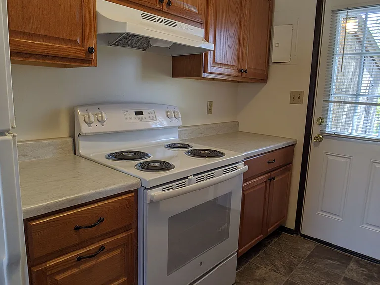 596 Roma Ct #C — Photo 4