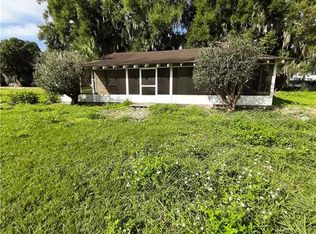 111 E Lakeview St, Umatilla, FL 32784