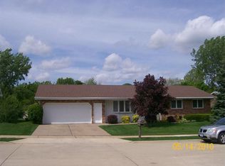 3945 Creston St, Dubuque, IA 52002