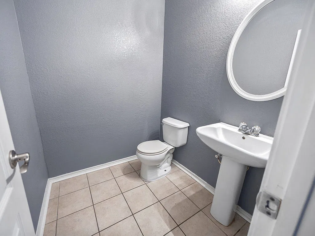 3 bed, 2.5 bath, 2582 sqft, $1,850 — Photo 3