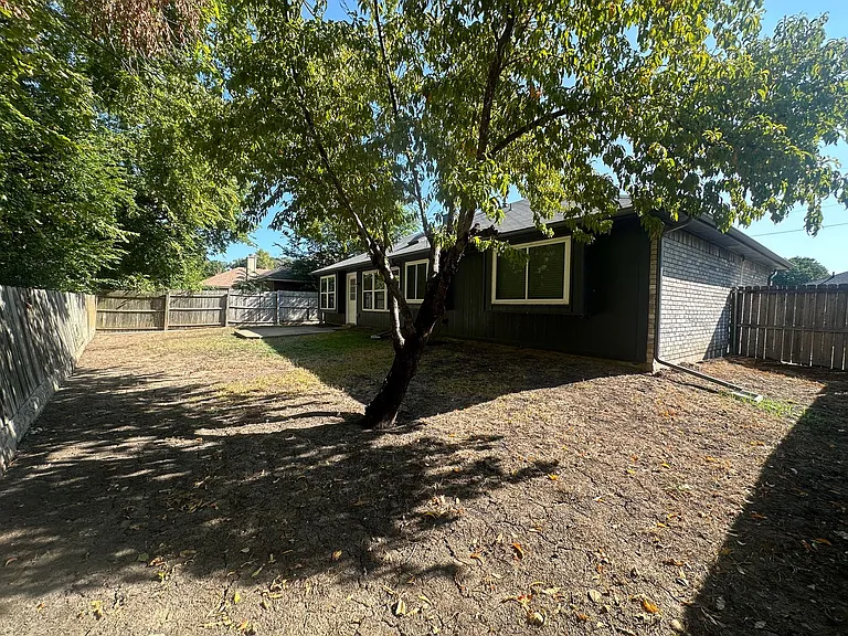 7814 Bob White Dr — Photo 33