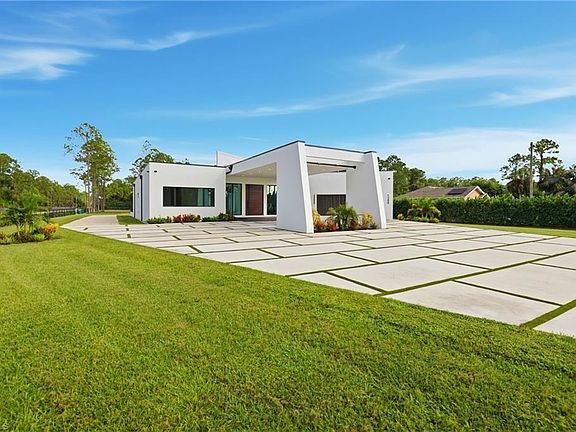 4th image of 1388 Everglades BLVD N