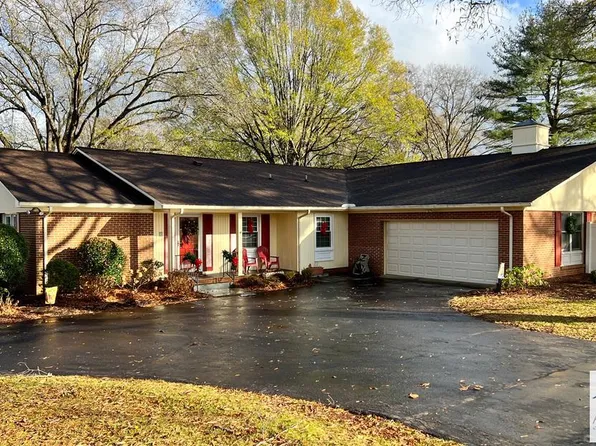 67 Dove Ln, Stanleytown, VA 24168