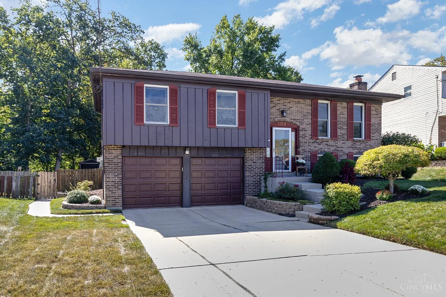 1379 Hartwood Dr photo 1