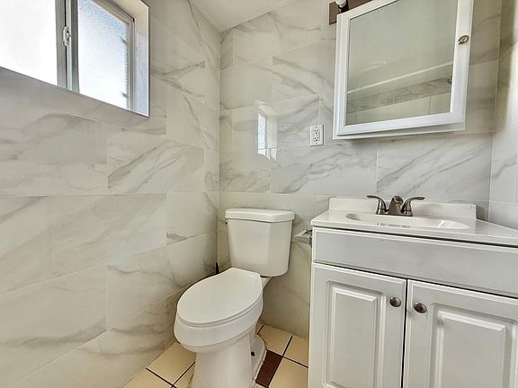 4th image of 394 N 13th St