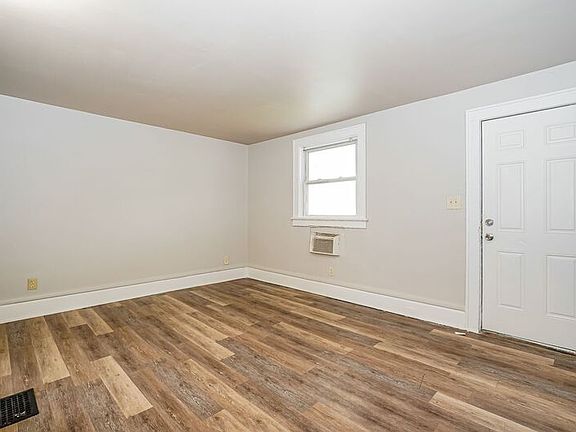 3rd image of 2009 Sullivant Ave