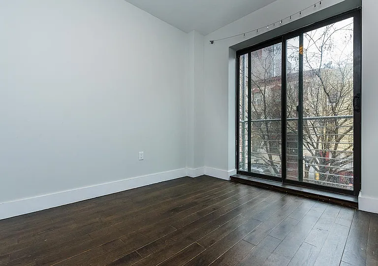 146 Meserole St #2F — Photo 9