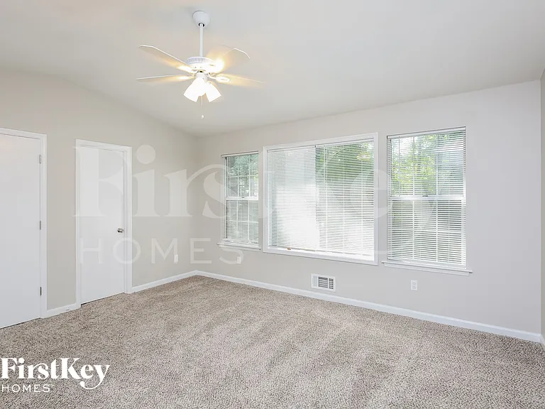 1121 Danube Trl — Photo 11