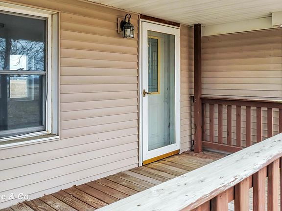 4th image of 2818 E Brooks Rd