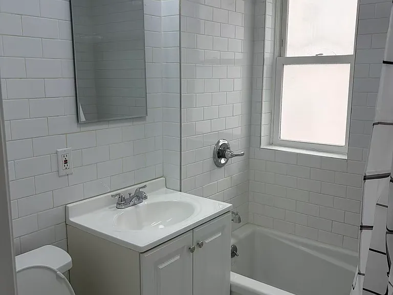 1644 E 33rd St #2 — Photo 10
