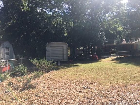 3rd image of 1908 Berkshire Dr