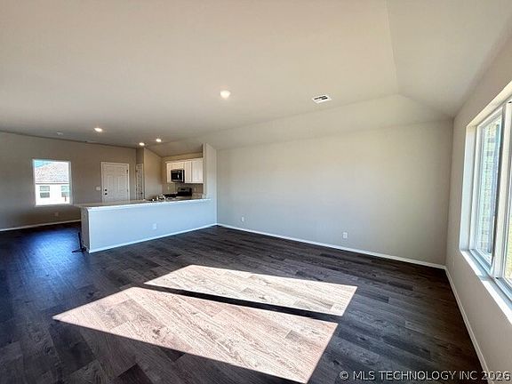 5th image of 1114 Raven Dr