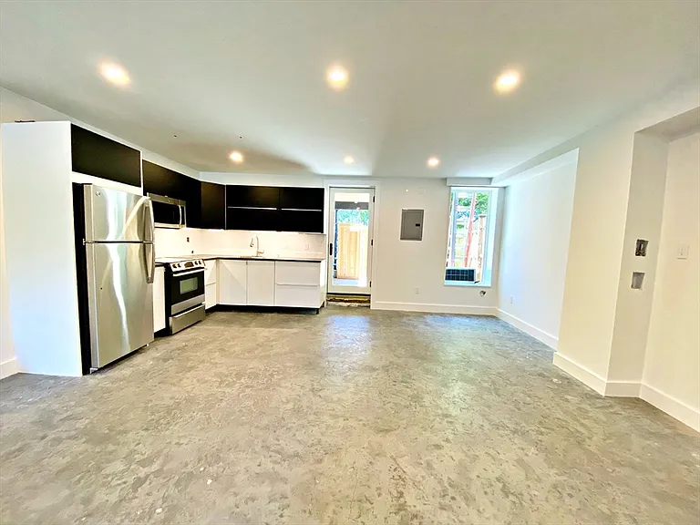 406 Sumner St #1 — Photo 6