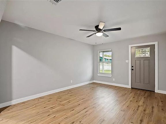 3rd image of 106 E Powell Ln