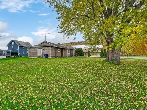 6004 Depot St, Great Valley, NY 14741