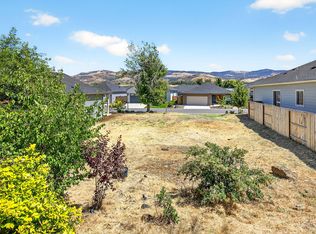 221 Christopher Way, Talent, OR 97540