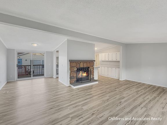 3rd image of 1491 Red Oak Ln NE