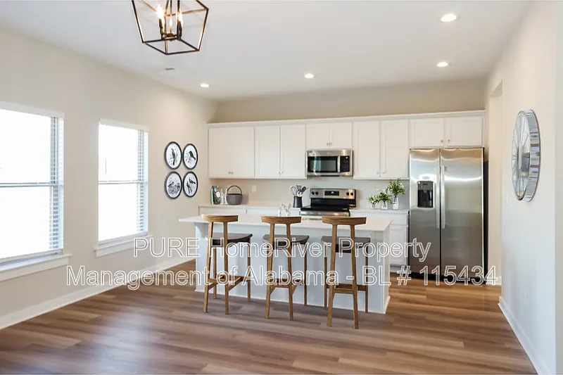 4 bed, 2.0 bath, 2559 sqft, $1,945 — Photo 4