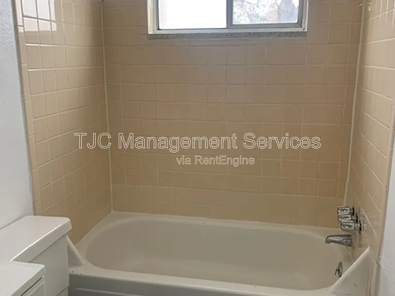 1138 N Corona St #301 — Photo 11