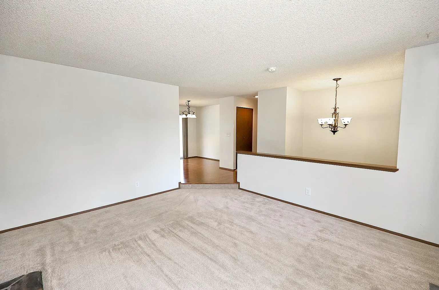 4 bed, 2011 sqft, $3,400 — Photo 3