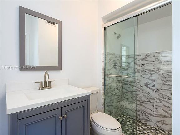 4th image of 10081 W Bay Harbor Dr