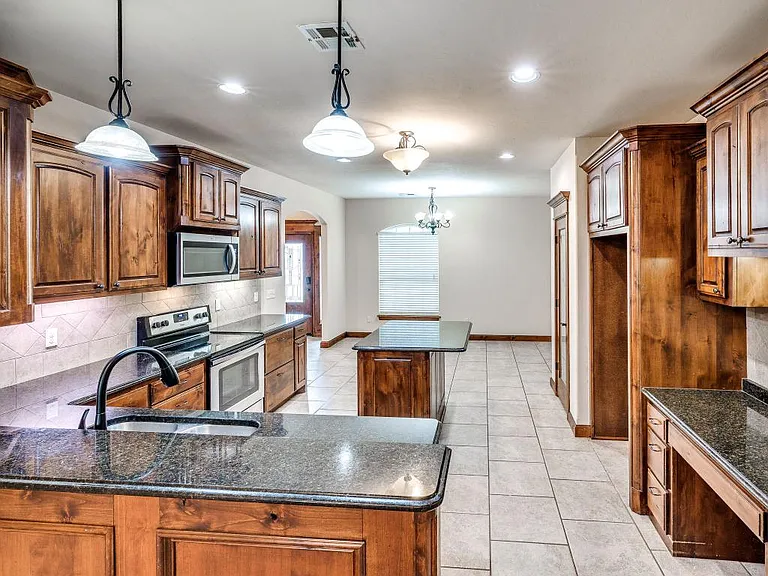 2121 Mill Creek Way — Photo 10