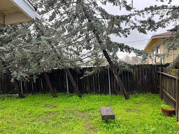 3rd image of 2120 Park St