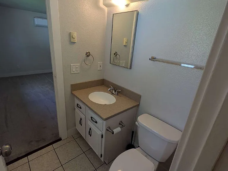 838 S Roberta St #1 — Photo 10