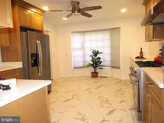 3rd image of 434 N Park Dr