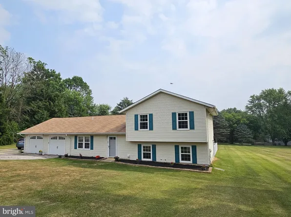 2702 Kennys Hill Dr, Westminster, MD 21157