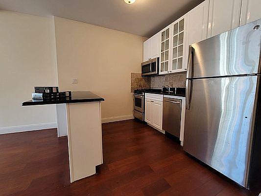 5th image of 307 E 37th St APT 1