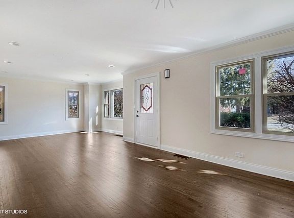 2nd image of 814 Woodward Ave